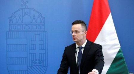 Глава МИД Венгрии прибыл в Азербайджан