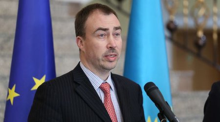 Эмиссар Евросоюза едет в Баку