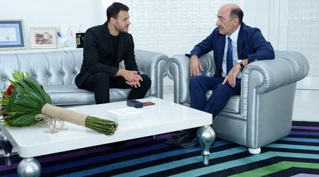 Nazir Xalq artisti adını Eminə təqdim etdi