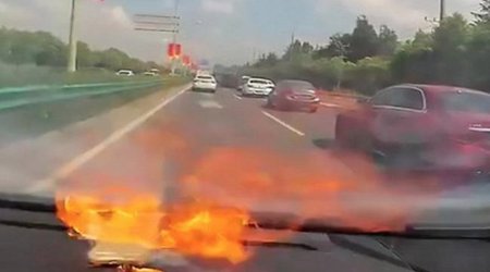 Qadının “iPhone”u maşında partladı – Video