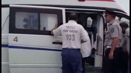 Yol polisi sürücünün həyatını xilas etdi - VİDEO