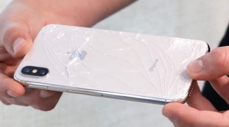 Türklər öz “iPhone” telefonlarını sındırır və yandırırlar - VİDEO
