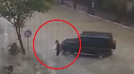 Bakıda “Gelendwagen” sürücüsündən insanlıq dərsi - VİDEO