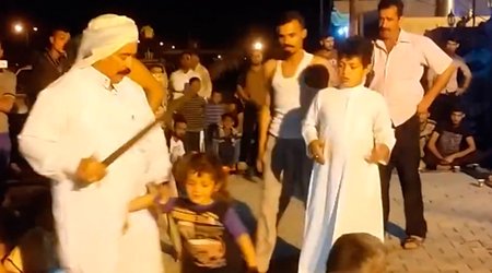 `Oğlunun başını kəsən ata` saxta videosunun əsl görüntüləri – VİDEO