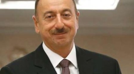 Ильхам Алиев на оборонной выставке