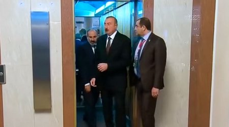İlham Əliyevlə Paşinyanın görüşündən sensasion kadrlar - VİDEO