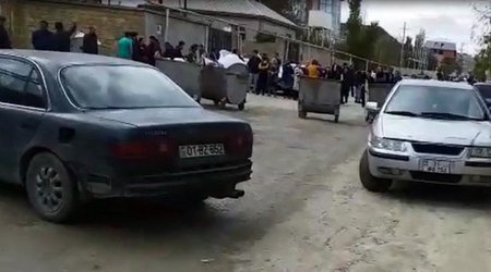 Xırdalanda sakinlər YOLU KƏSDİ - VİDEO