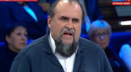 Rusiyalı senator ukraynalı ekspertin saqqalını dartdı — VİDEO