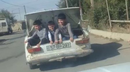Azərbaycanda sürücü uşaqları baqajda daşıdı - VİDEO