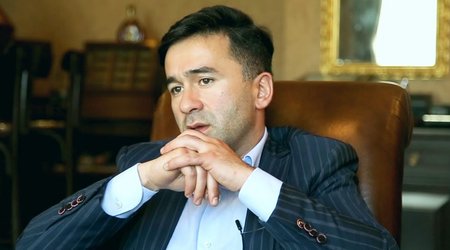 "Xəzər Tv" Tahir İmanovu "yıxıb-sürüdü": "Zibil yeşiyi..." - VİDEO