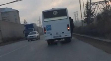 Daha bir avtobus sürücüsü sərnişinlərin həyatını riskə atdı - VİDEO