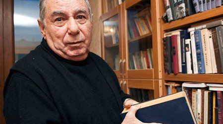 Əkrəm Əylisli: "Müşfiqin sümükləri nəyinə lazımdır?"