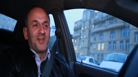 Taksi sürücüsü: Mahnı oxumağım müştəriləri narahat etmir - VİDEO