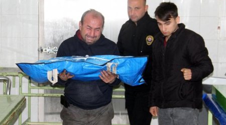 Ana 1 yaşındakı uşağını döyərək öldürdü - FOTO/VİDEO