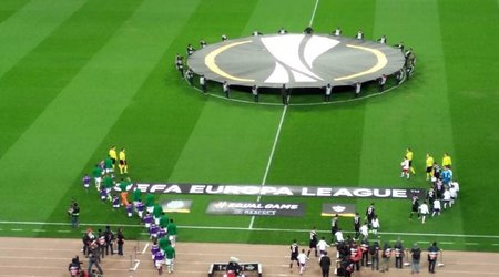 "Qarabağ" futbolçuları meydana şəhid övladları ilə çıxıb