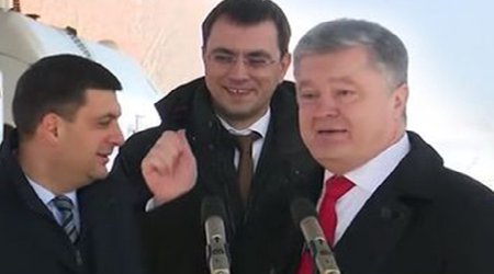Poroşenko açılışa sərxoş qatılıb? – Çıxışına baş nazir də güldü – Video