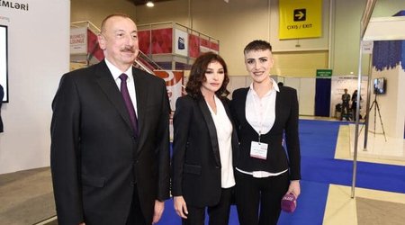 Prezident və xanımı teleaparıcı ilə söhbət etdi: "AZTV-də işləmisiniz" - VİDEO