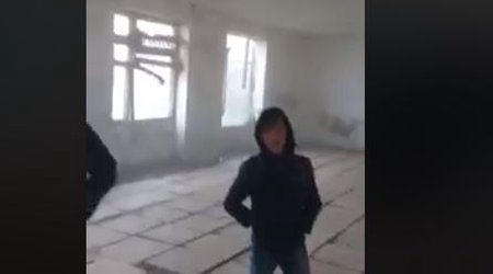 Azərbaycanda məktəbdə acınacaqlı vəziyyət: "Dərsdə oturanda donuruq" - VİDEO