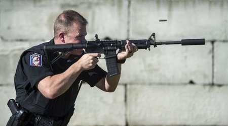 Polisin sürücünü güllələməsi kameraya düşdü - VİDEO