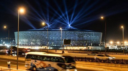 Futbol əfsanəsi Bakıya gəlir - FOTO