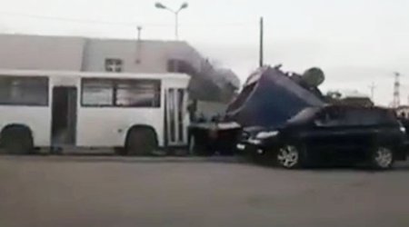 Avtobusla evakuatorun toqquşduğu qəzadan - VİDEO