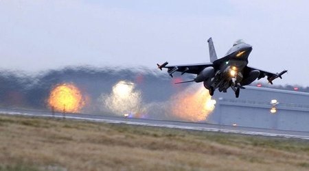 Rusiya bombardmançısının qəzaya düşmə anı – Video