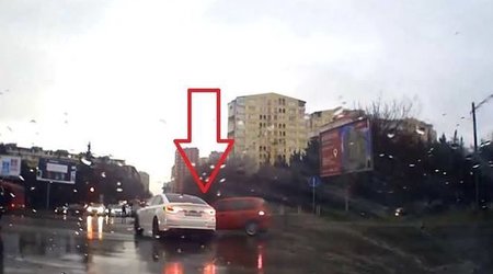 Bakıda sürücü bağlı yolda qəza törətdi - VİDEO