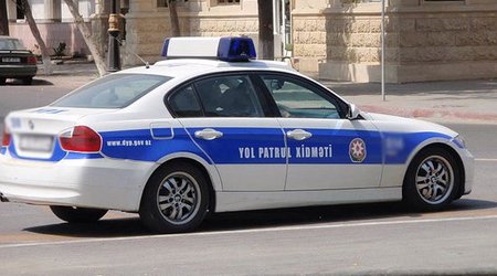Bakıda yol polisi sürücünü saxladı və... - VİDEO