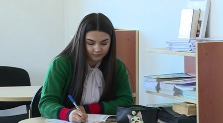 Qubanın dağ kəndində müəllim işləyən bu bakılı qızı siz də tanıyın - VİDEO