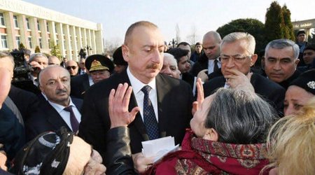 Prezident sakinlərin problemlərini dinlədi, ərizələrini şəxsən qəbul etdi - VİDEO