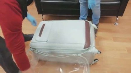 Havalimanında tapılan sahibsiz çamadandan GÖRÜN NƏ ÇIXDI - FOTOLAR