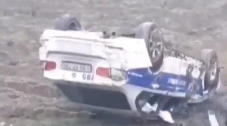 Bakı-Şamaxı yolunda DYP maşını aşıb, xəsarət alan var - VİDEO