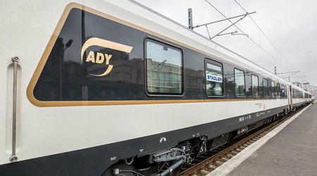 В Баку прибыл пассажирский состав для БТК - ФОТО