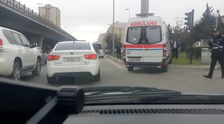 Bakıda təcili yardım maşını qəzaya düşdü - VİDEO
