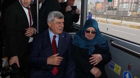 Vəzifəsini təhvil verib evə avtobusla qayıtdı – FOTOLAR