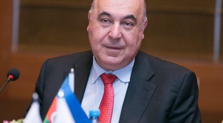 Ильхам Алиев наградил Чингиза Абдуллаева