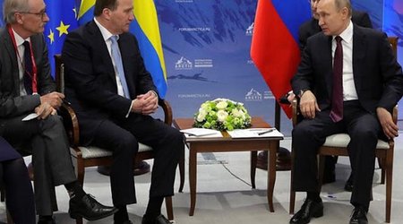 Putin sözünü səhv başa salan tərcüməçiyə "bandit" dedi - Video