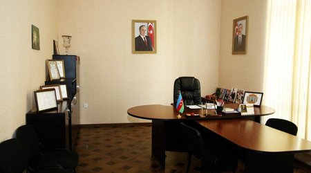 Şagird ölümü baş verən məktəbdə direktoru gizli kameraya çəkdilər – VİDEO