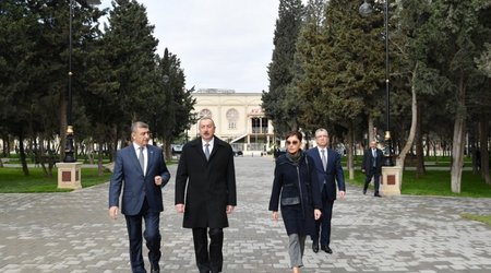 Ильхам Алиев ознакомился с условиями в реконструированном парке Нефтяников в Баку