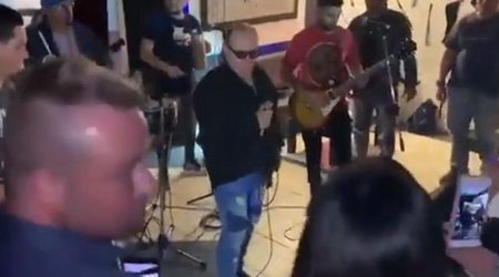 Müğənni səhnədə öldü – VİDEO