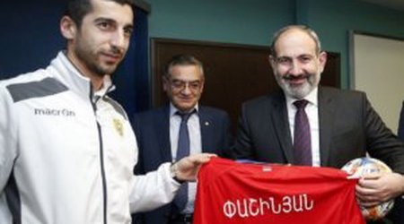 Baş nazir  Mxitaryana zəng vurub