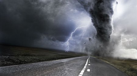 Ураган пронесся по селу в Сальяне