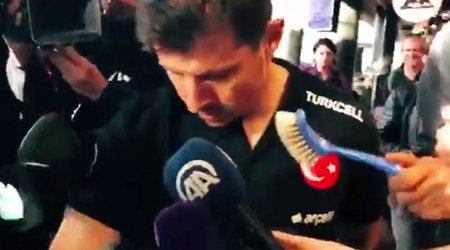 Məşhur futbolçuya hörmətsizlik - Video