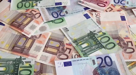 Prices of 23 foreign currencies increase in Iran, while prices of 11 currencies decrease
