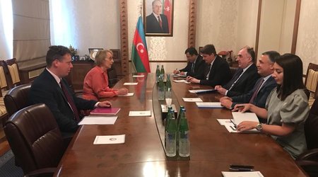 Azerbaijani FM meets with outgoing UK’s ambassador