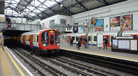 Thousands of train passengers stranded as all lines blocked at London station