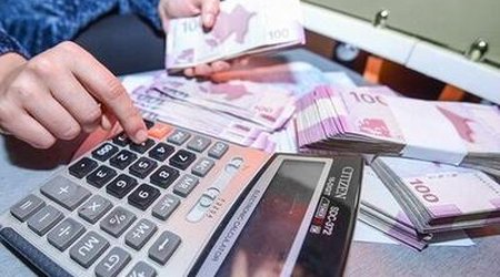 Среднемесячная номинальная зарплата в Баку превысила 815 манатов