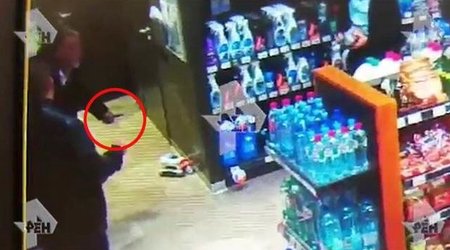 Rusiyada azərbaycanlı ilə polislər arasındakı insidentin görüntüsü - VİDEO
