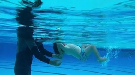 Dəhşətli intihar - Ana uşaqlarını özünə bağlayıb dənizdə boğdu - FOTO