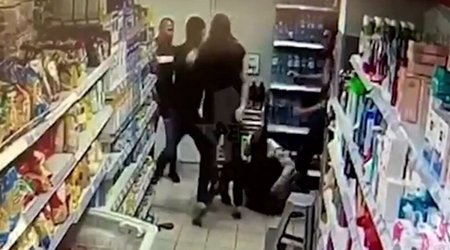 Массовая драка в супермаркете – ВИДЕО